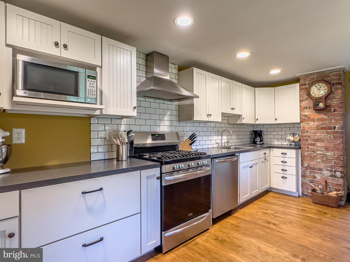 160 Davidson Rd