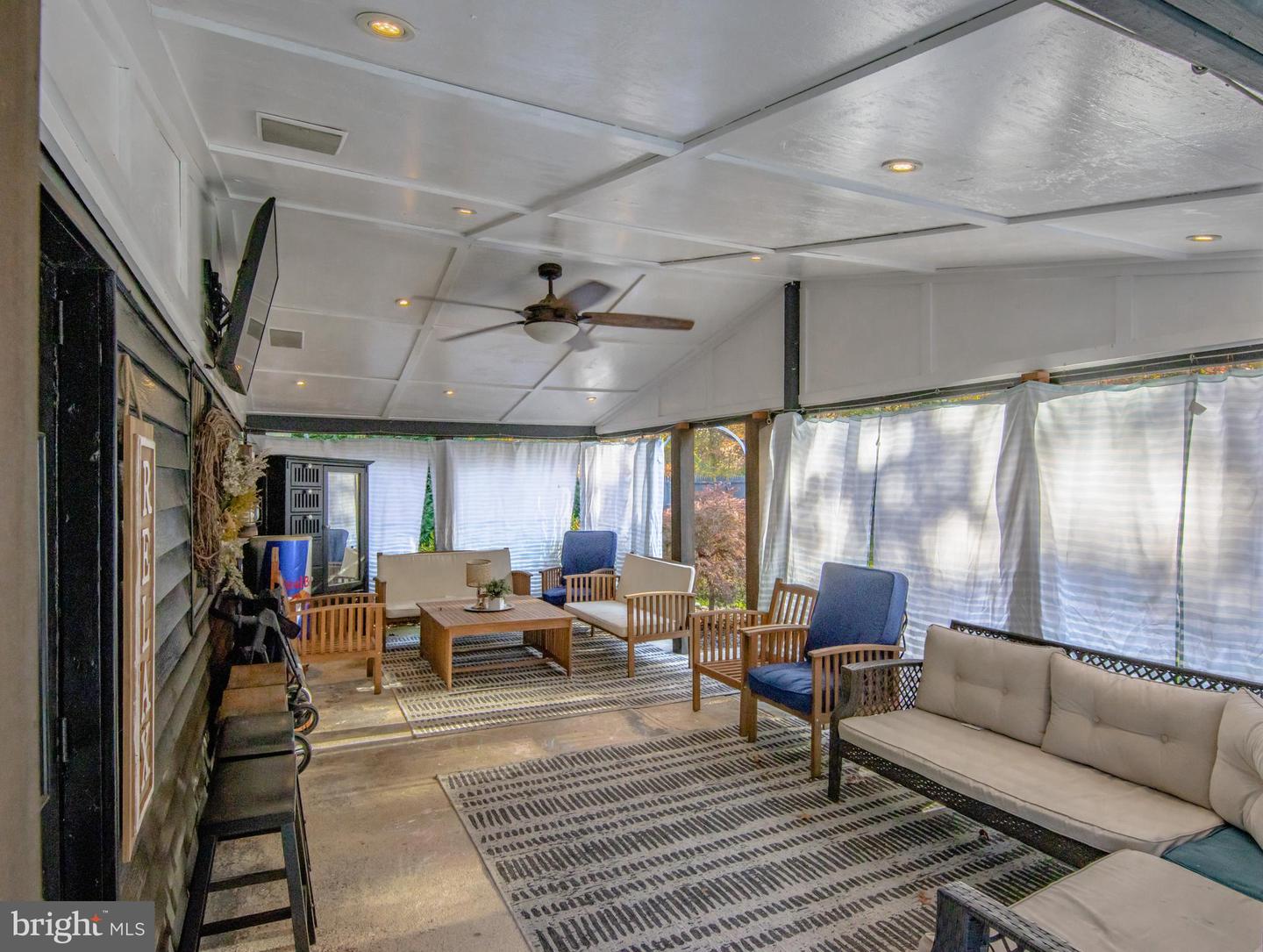 211 Hollywood Ave