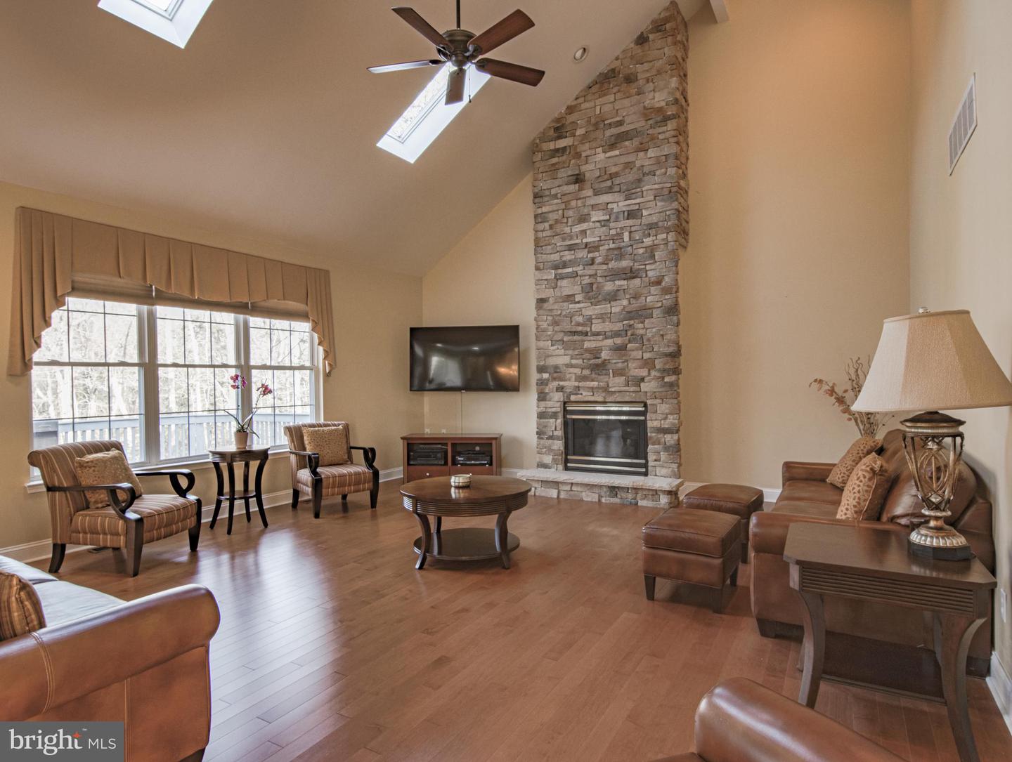 16 Deer Haven Dr