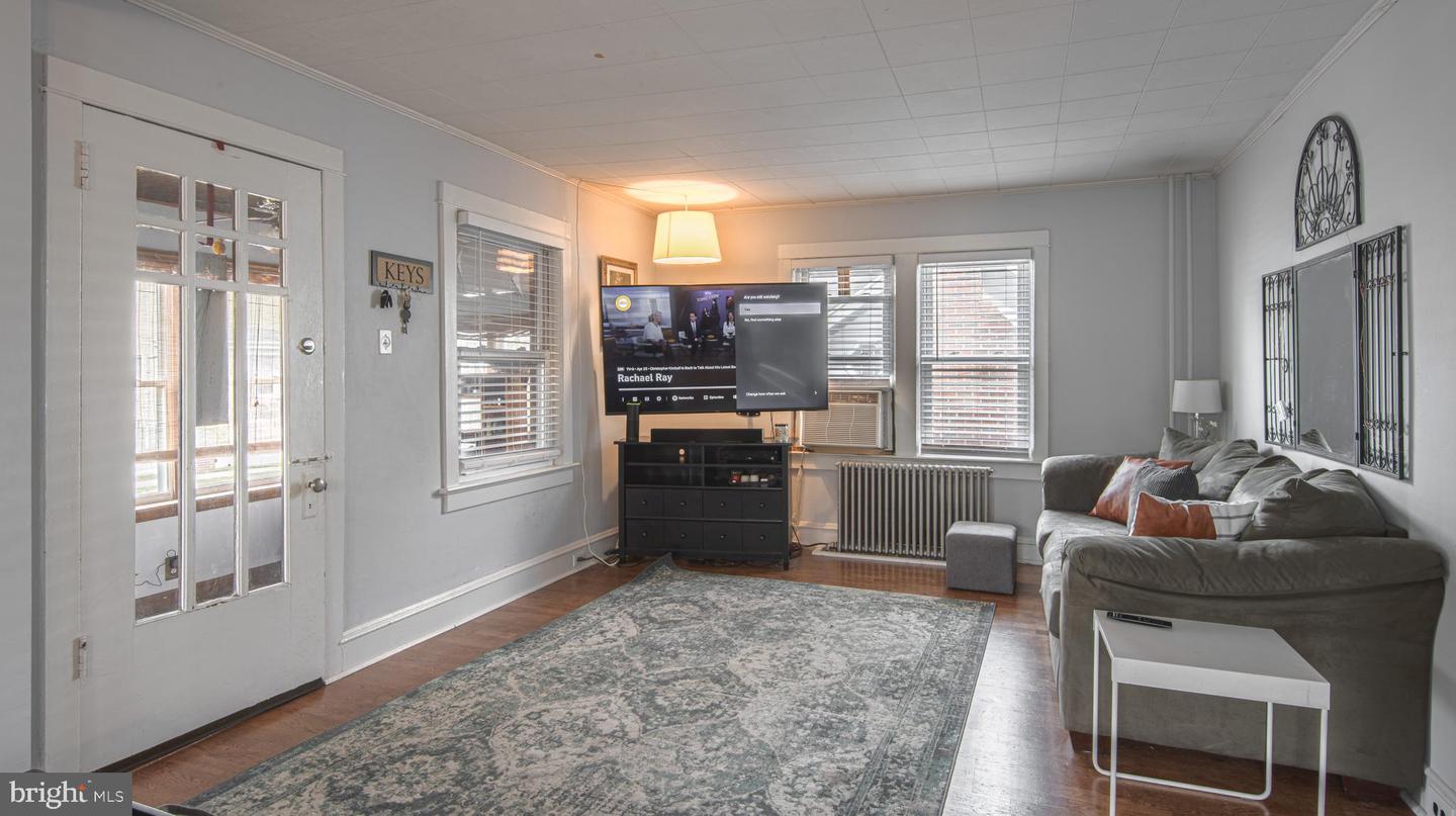 79 Dubois Ave