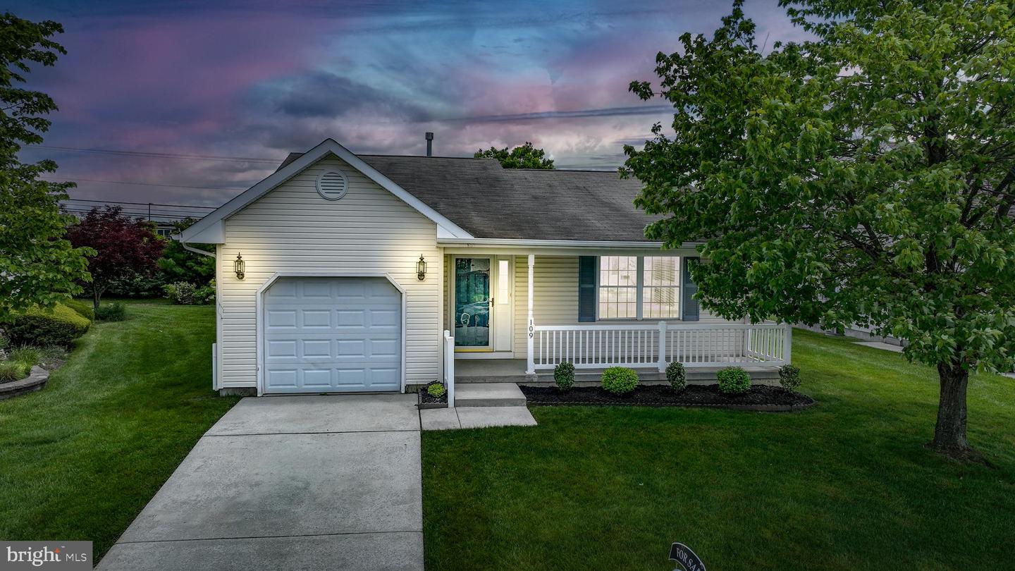 109 Canopy Ln