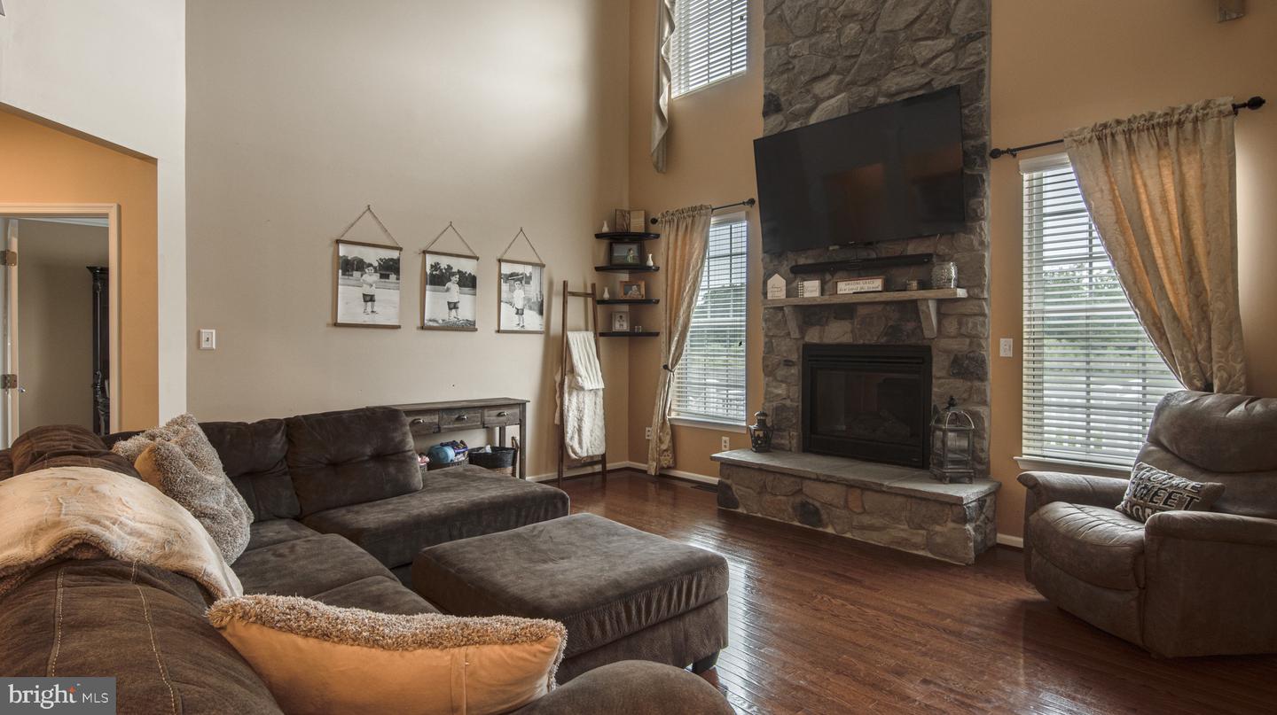 410 Crispin Way