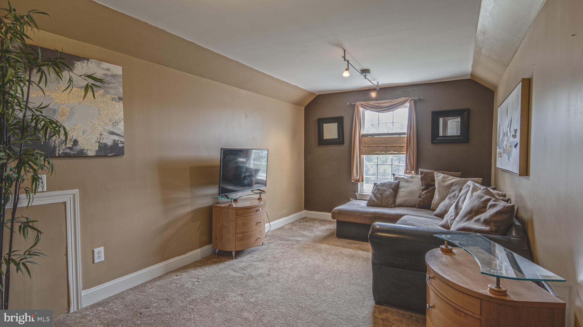 305 Sugar Bush Ct