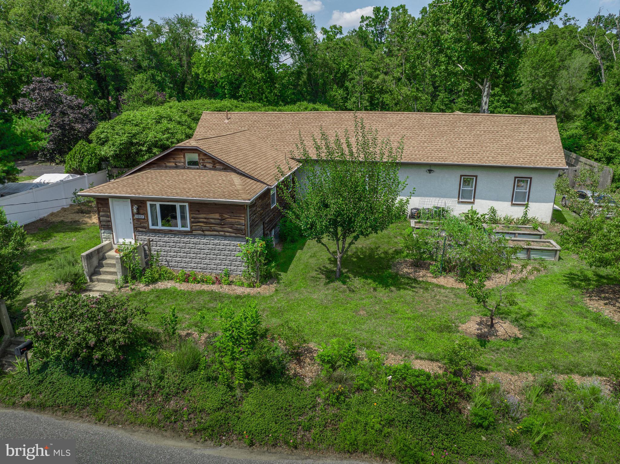 1077 Mail Ave