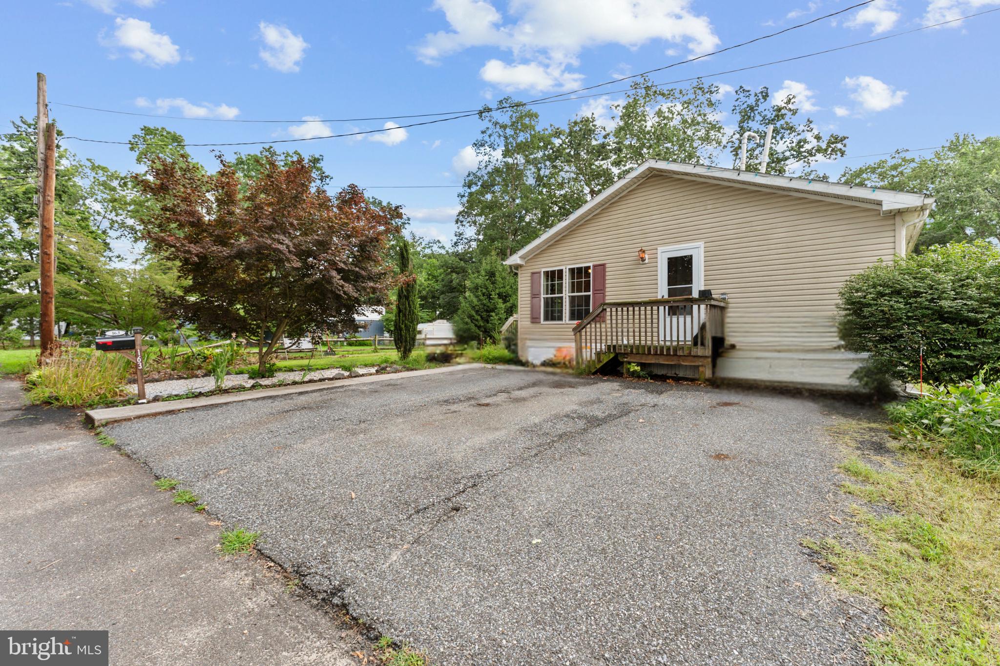 163 Ashwood Dr