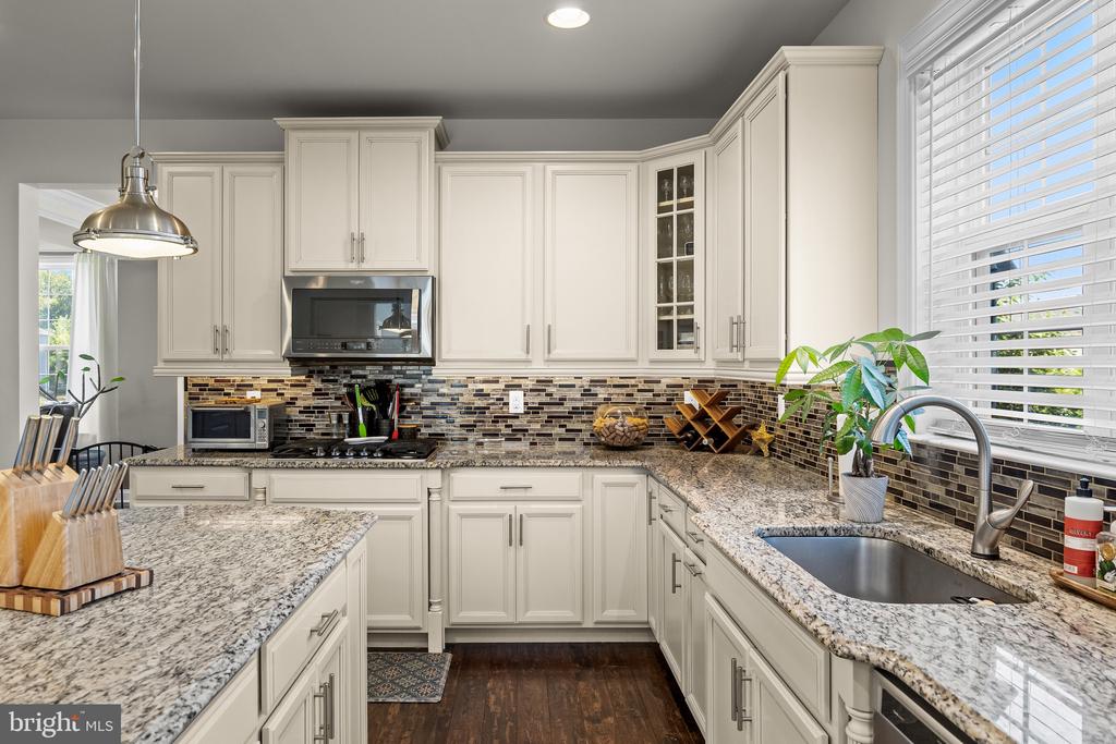 412 GARDENIA DRIVE