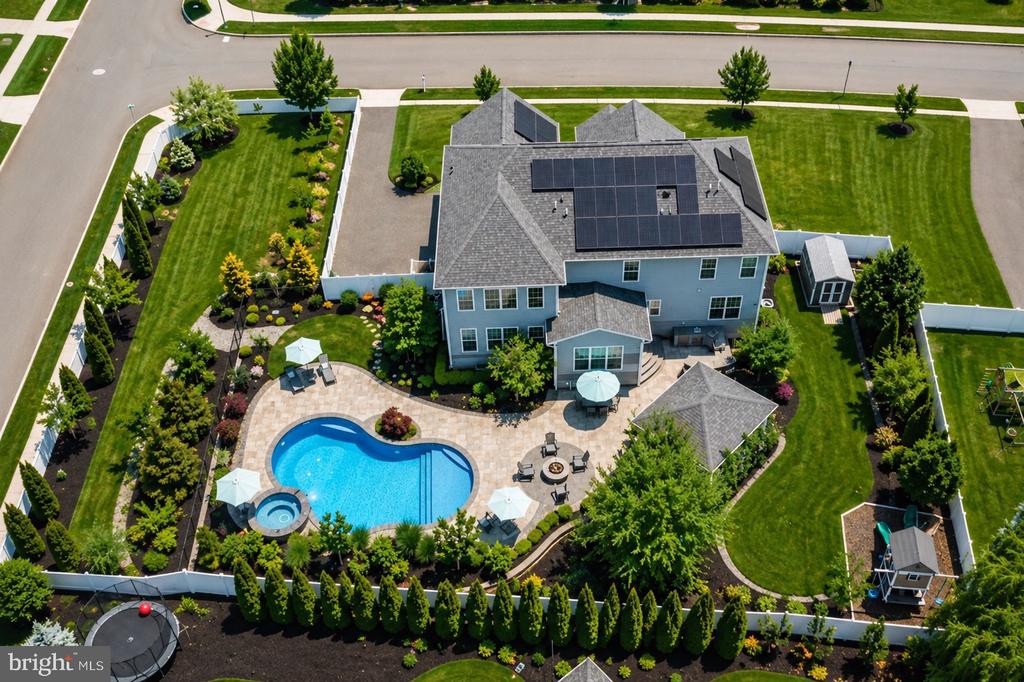 412 GARDENIA DRIVE