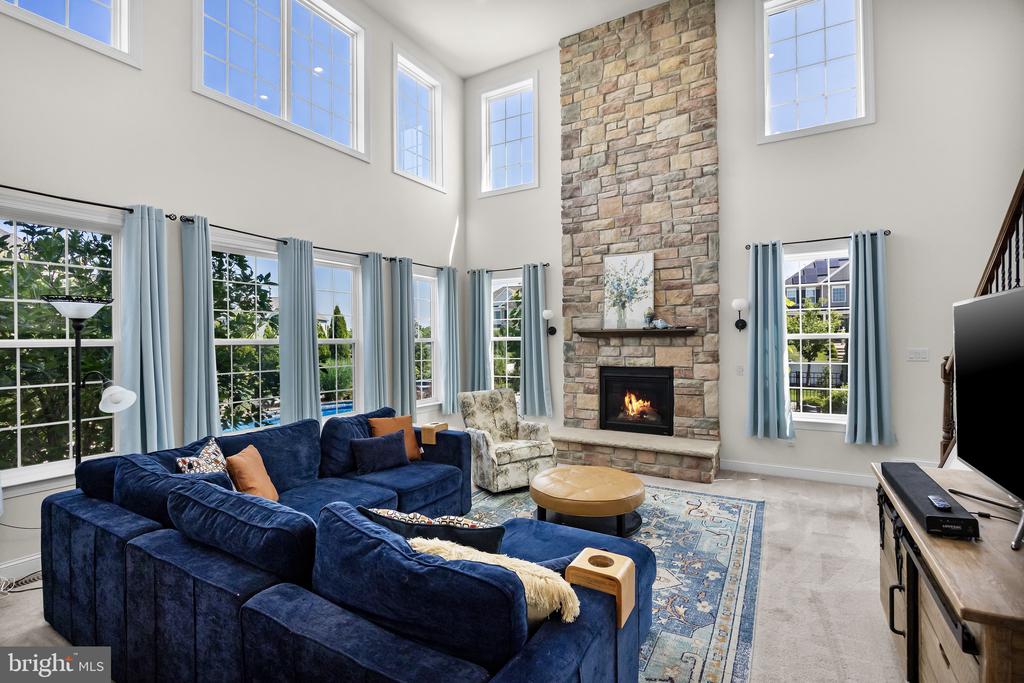 412 GARDENIA DRIVE