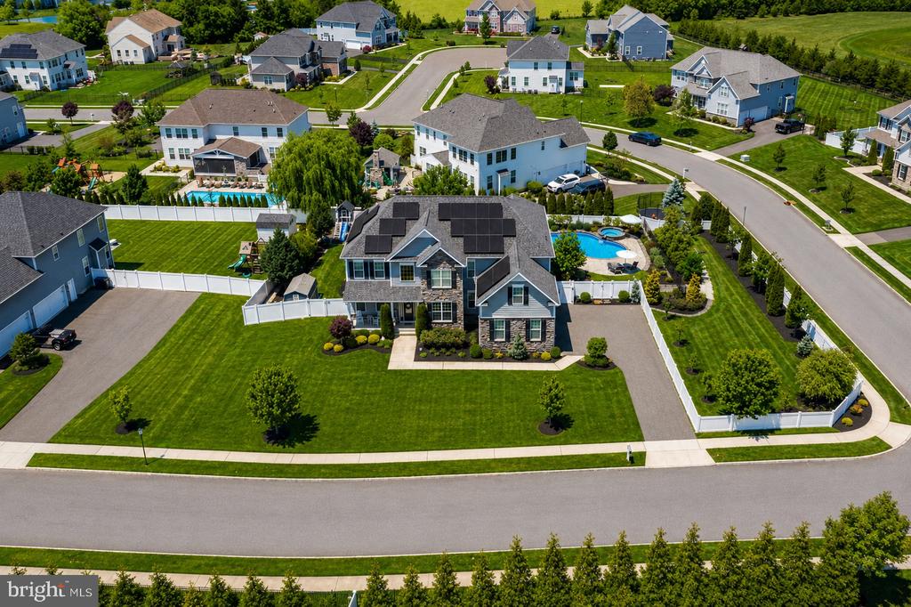 412 GARDENIA DRIVE