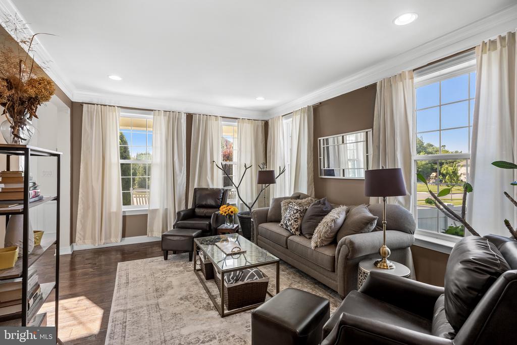 412 GARDENIA DRIVE