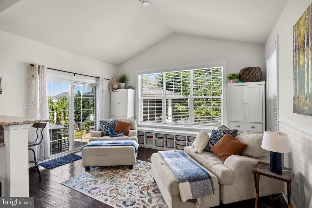 412 GARDENIA DRIVE