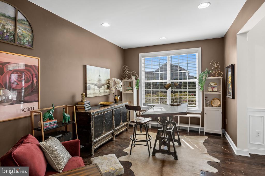412 GARDENIA DRIVE