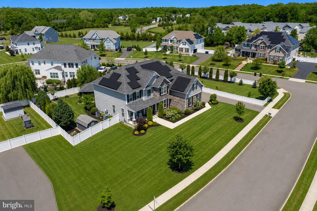 412 GARDENIA DRIVE