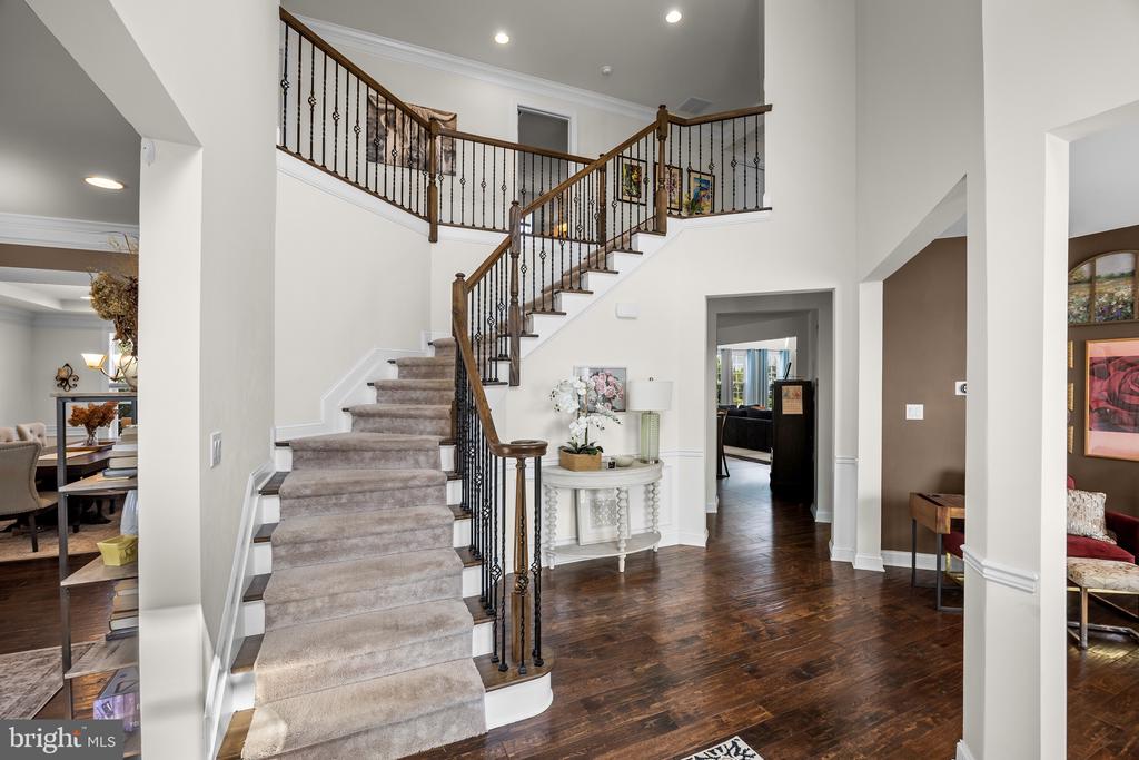 412 GARDENIA DRIVE