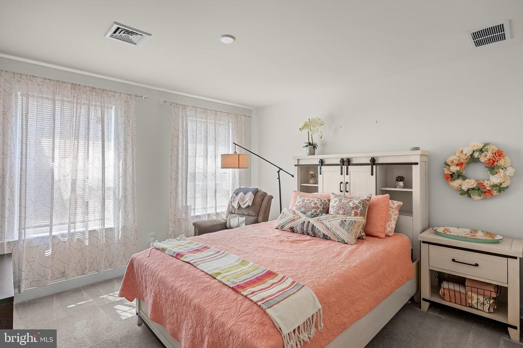 412 GARDENIA DRIVE
