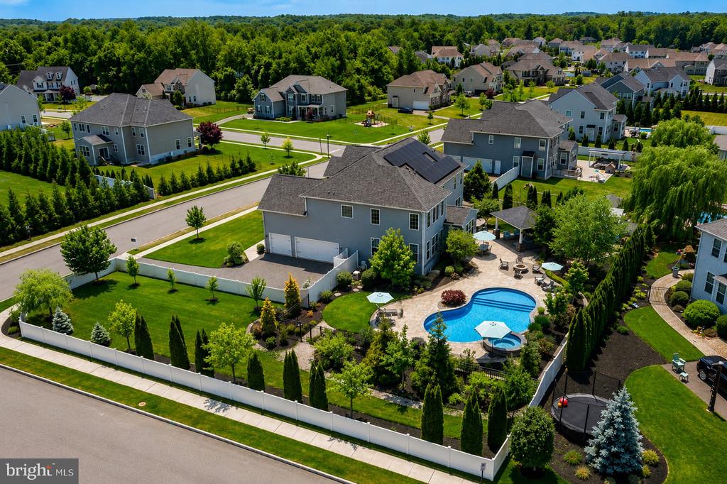 412 GARDENIA DRIVE