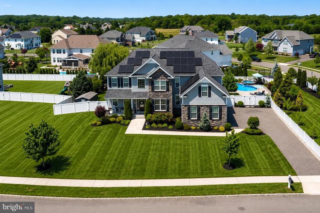 412 GARDENIA DRIVE
