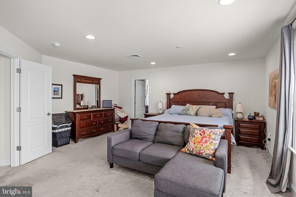 412 GARDENIA DRIVE