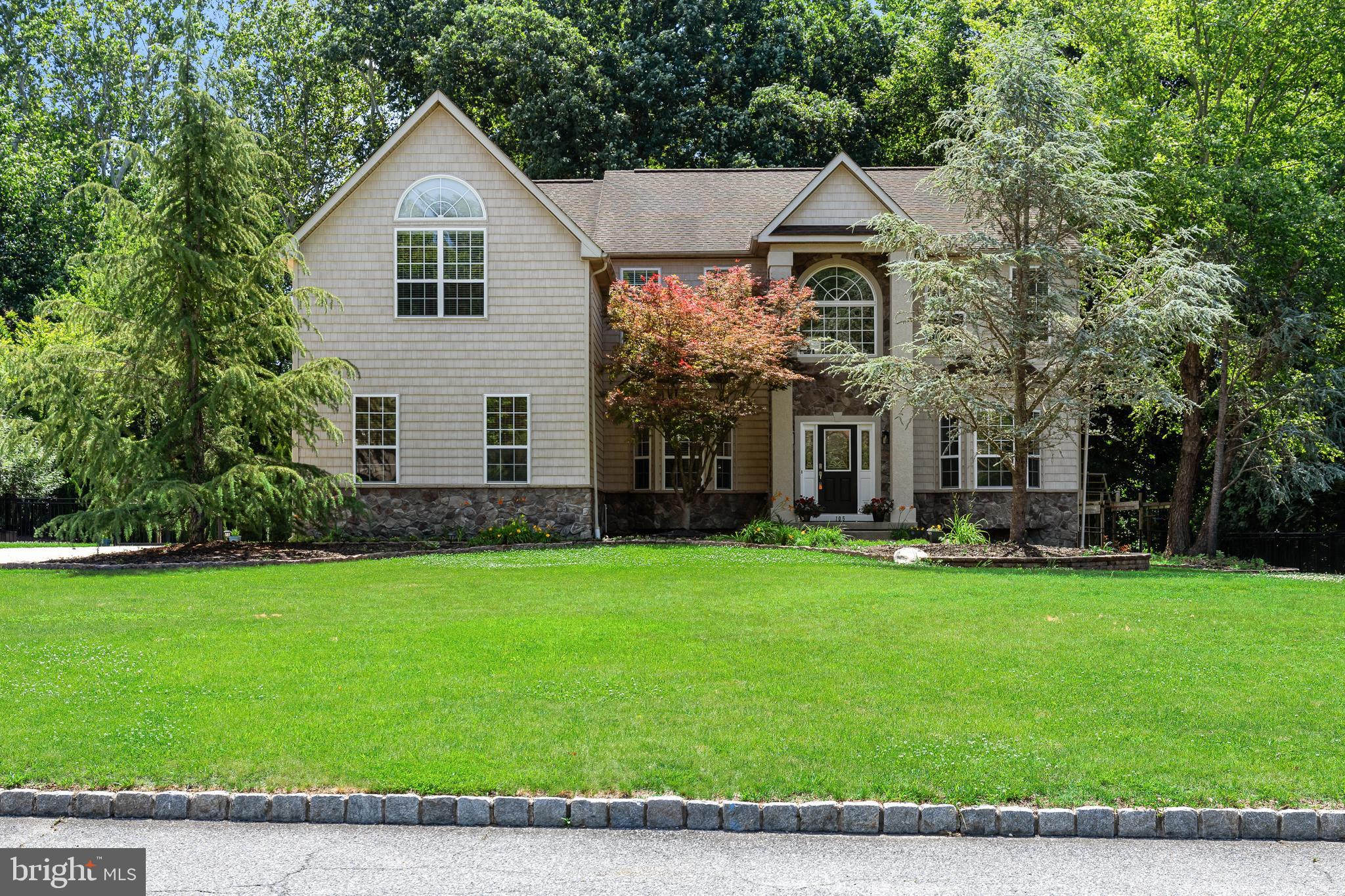 105 HICKORY COURT