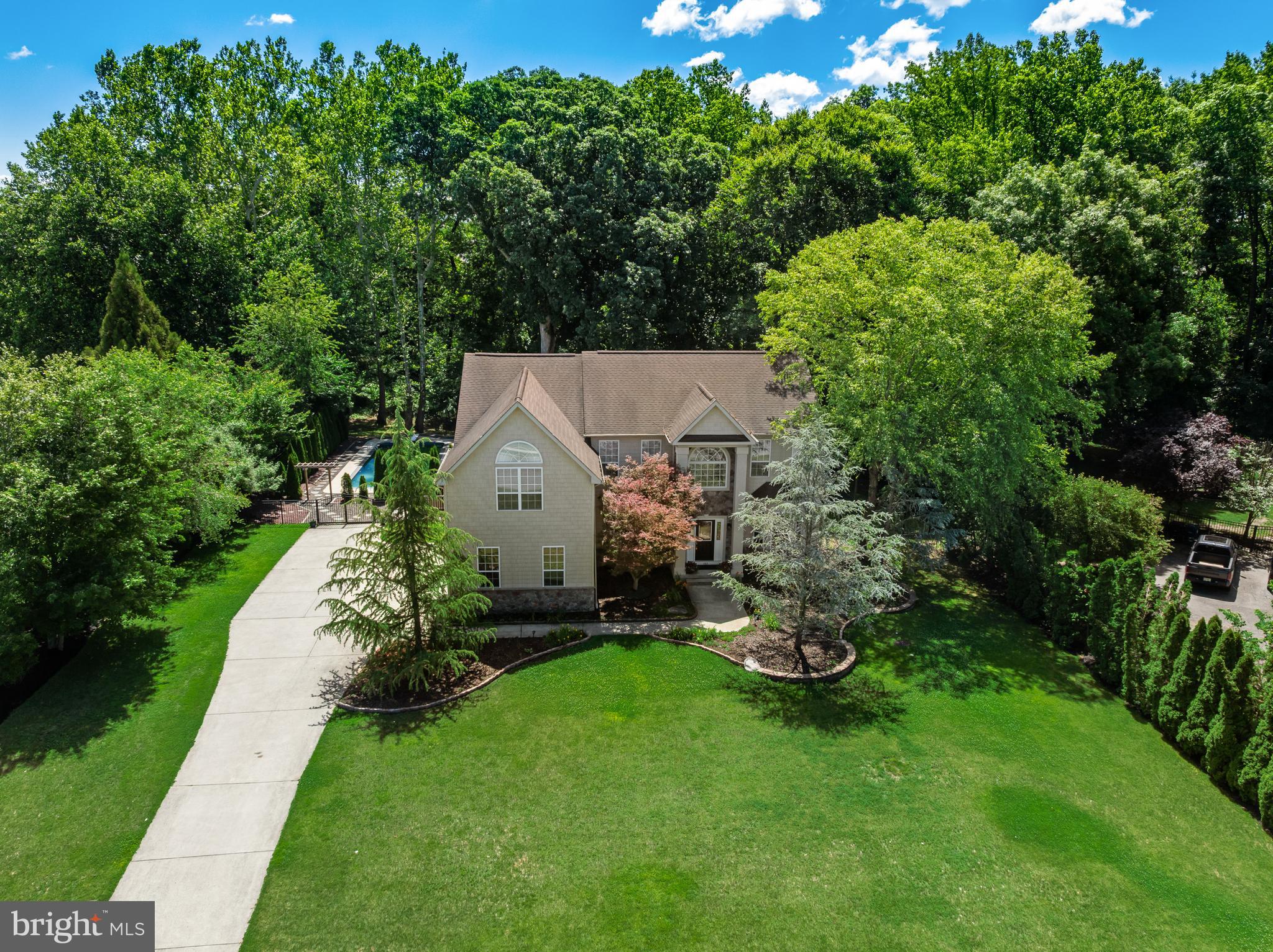105 HICKORY COURT