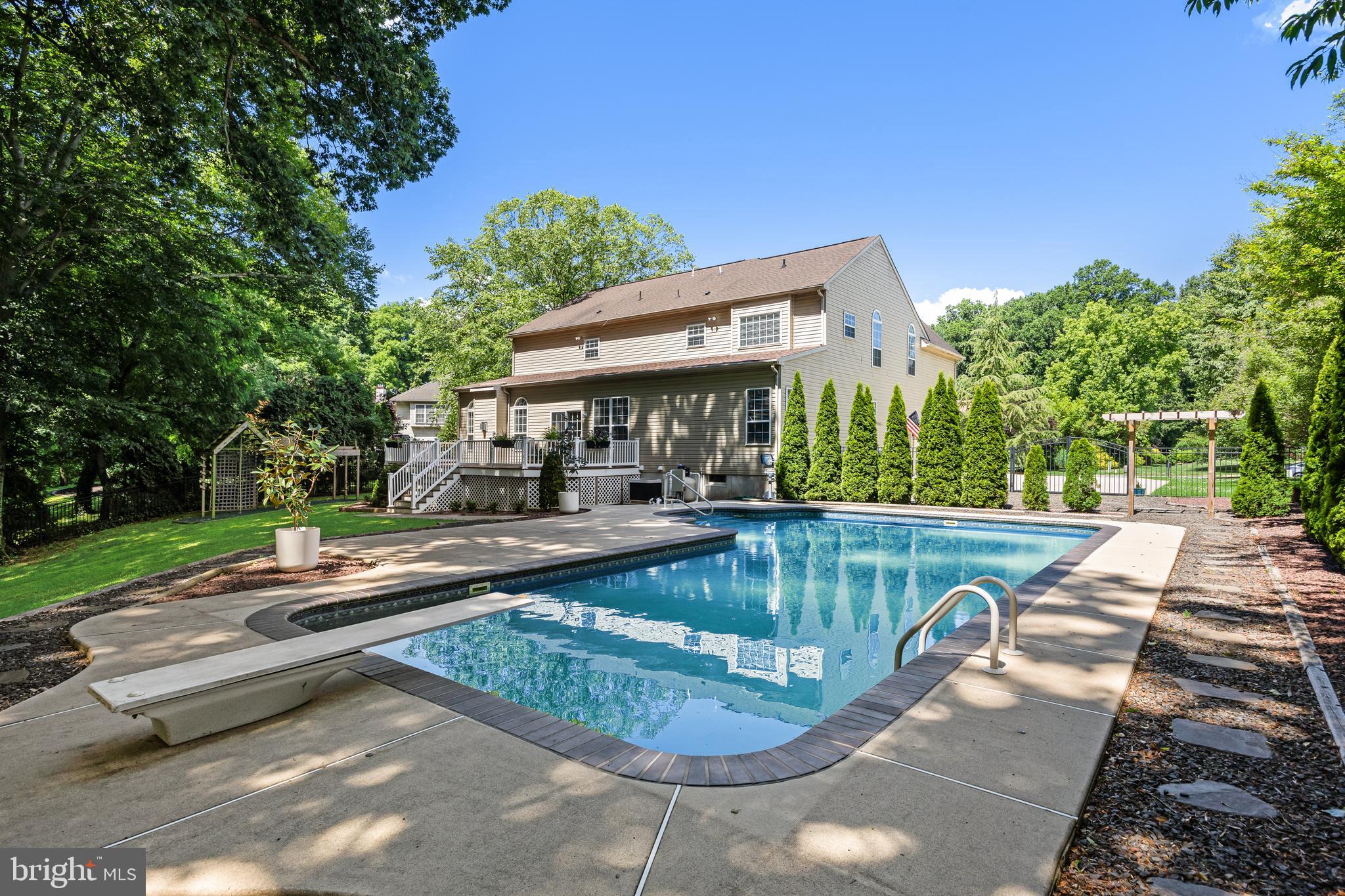105 HICKORY COURT