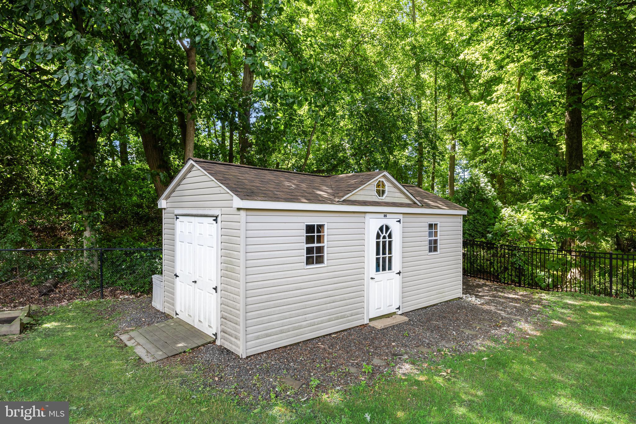 105 HICKORY COURT