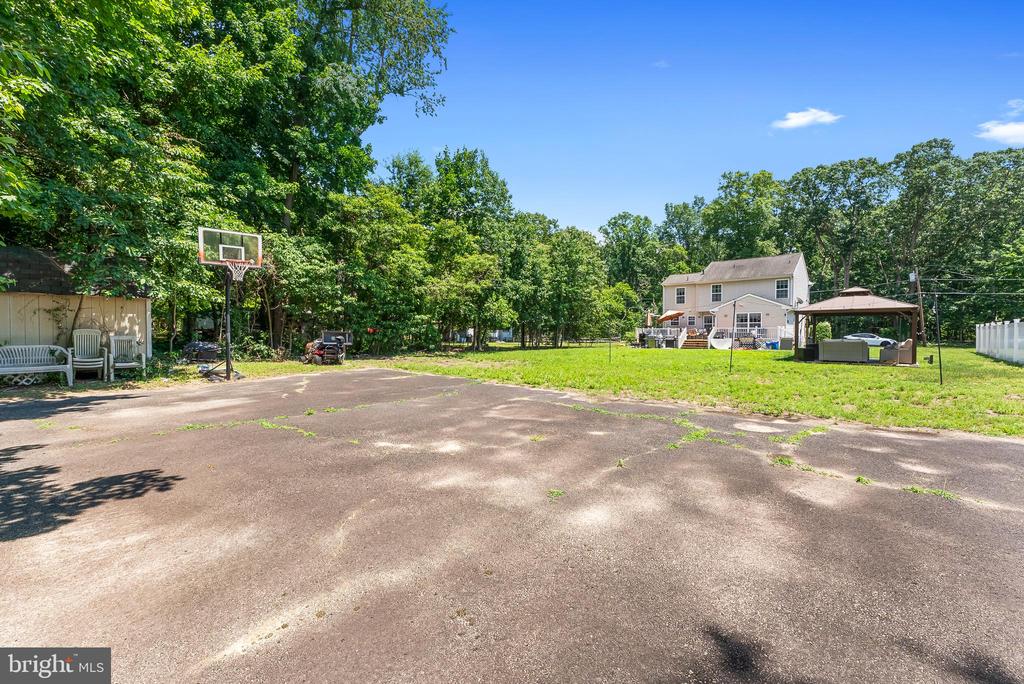 975 LINDSEY DRIVE