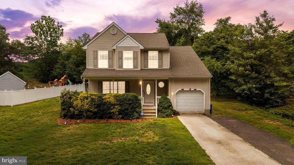 975 LINDSEY DRIVE