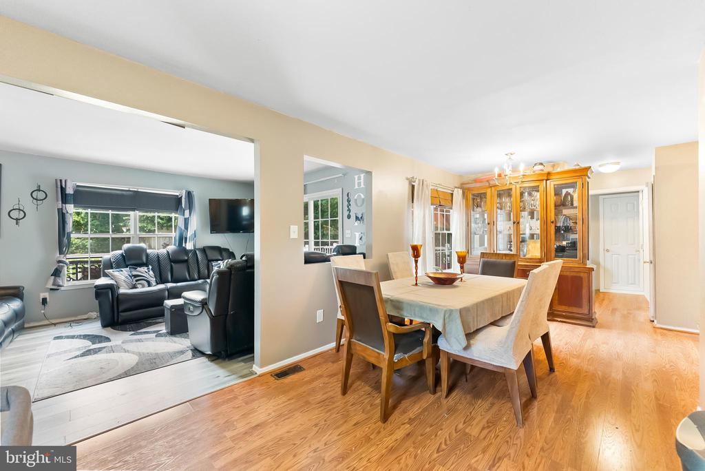 975 LINDSEY DRIVE