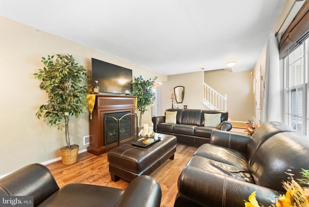 975 LINDSEY DRIVE