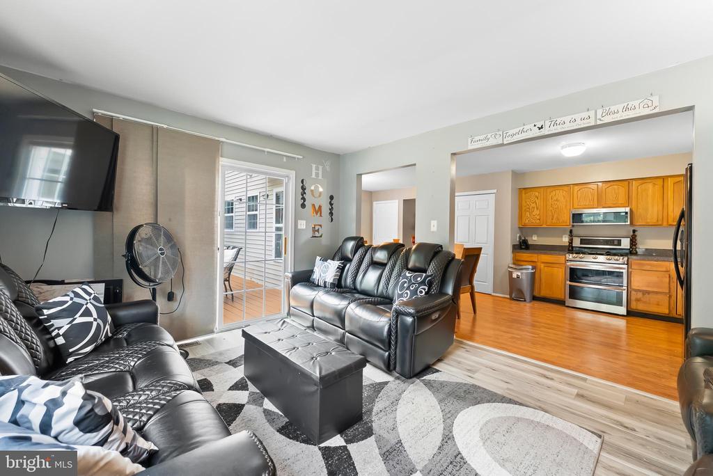 975 LINDSEY DRIVE