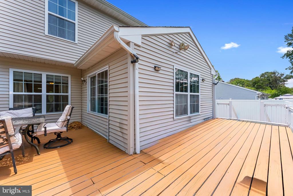 975 LINDSEY DRIVE