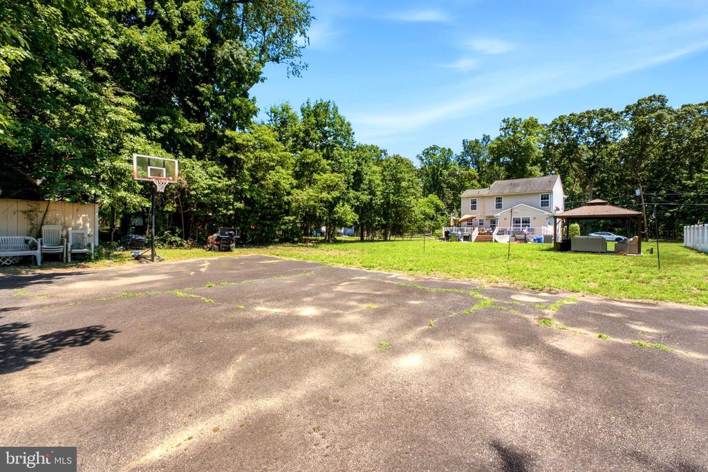 975 LINDSEY DRIVE