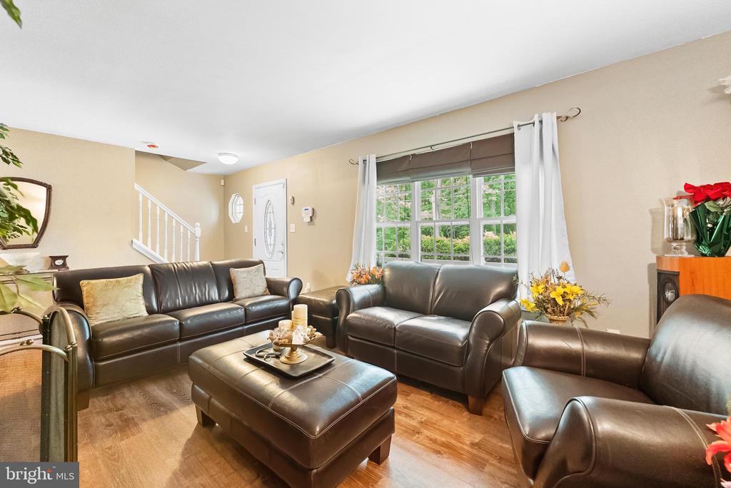 975 LINDSEY DRIVE