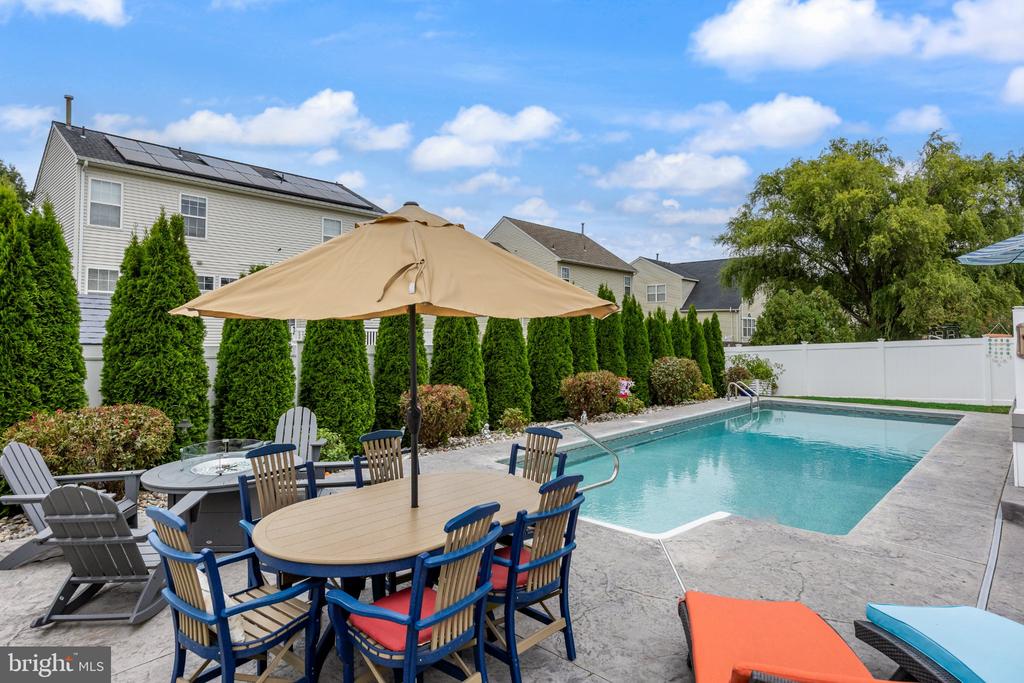 956 ASHBURN WAY