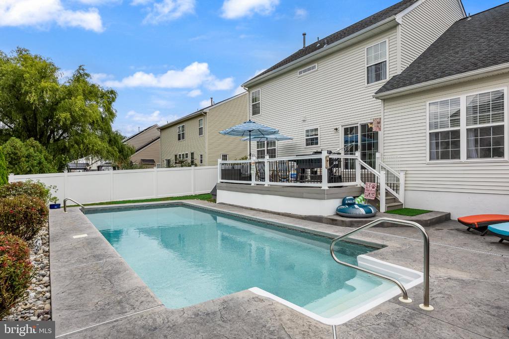 956 ASHBURN WAY