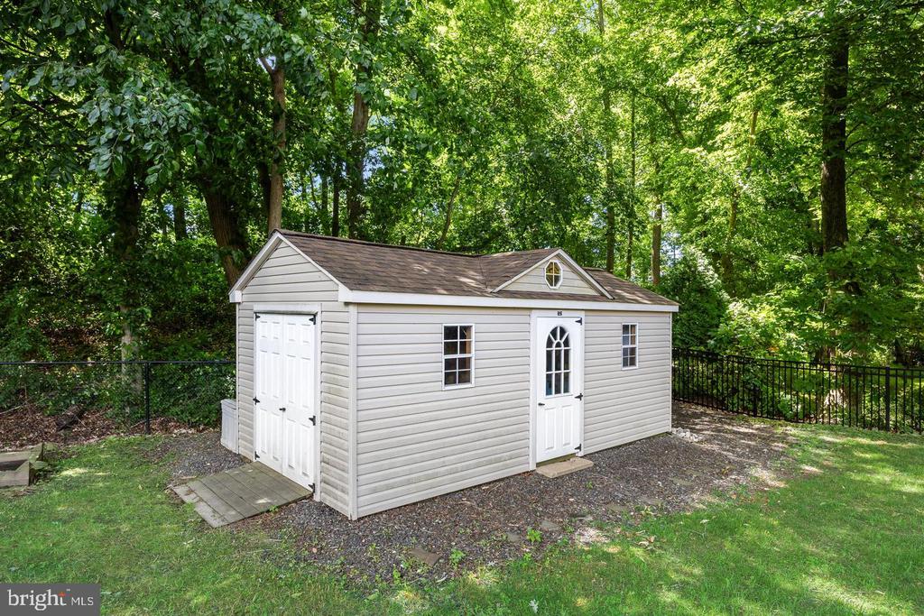 105 HICKORY COURT