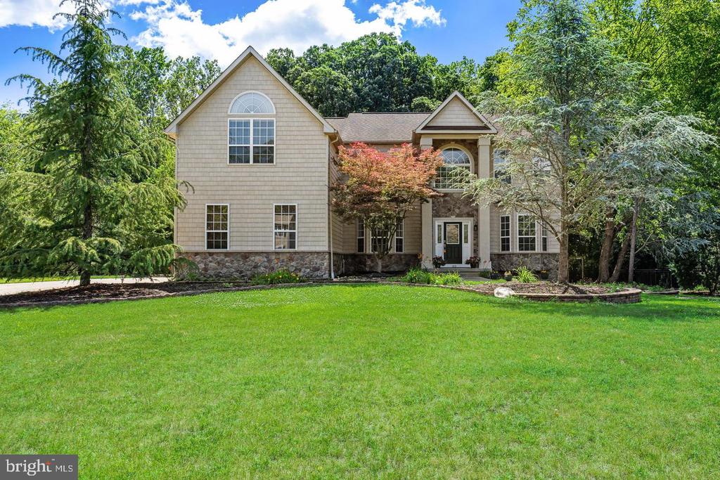 105 HICKORY COURT