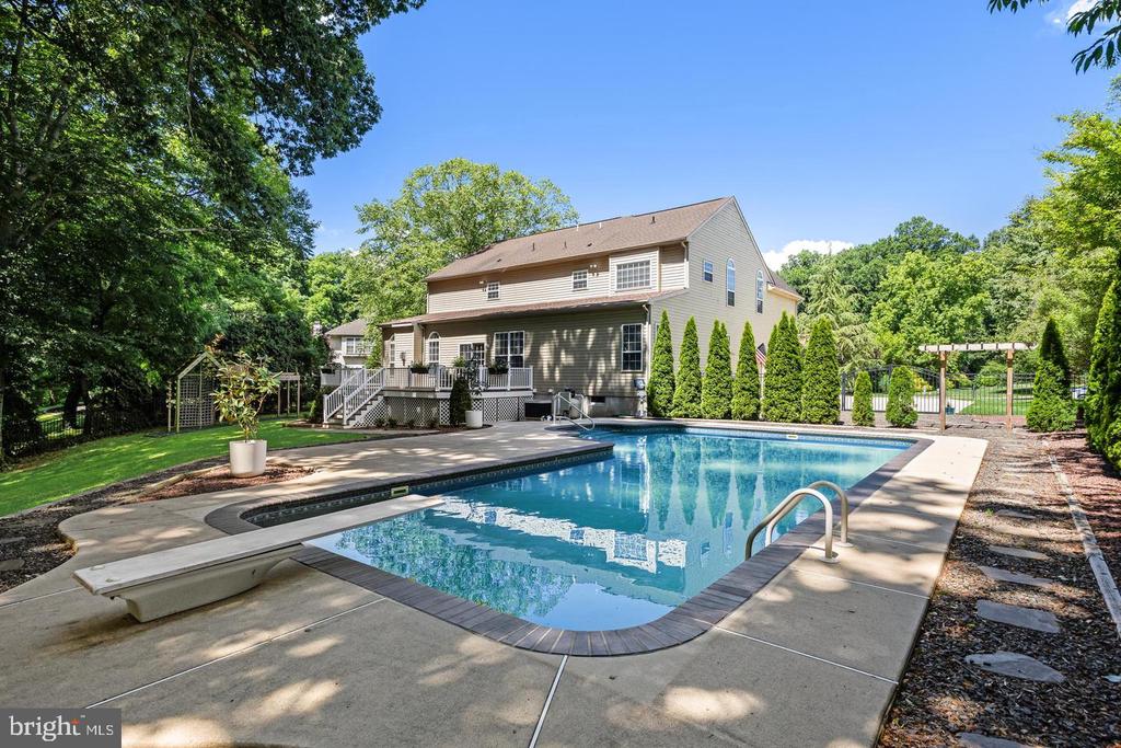 105 HICKORY COURT
