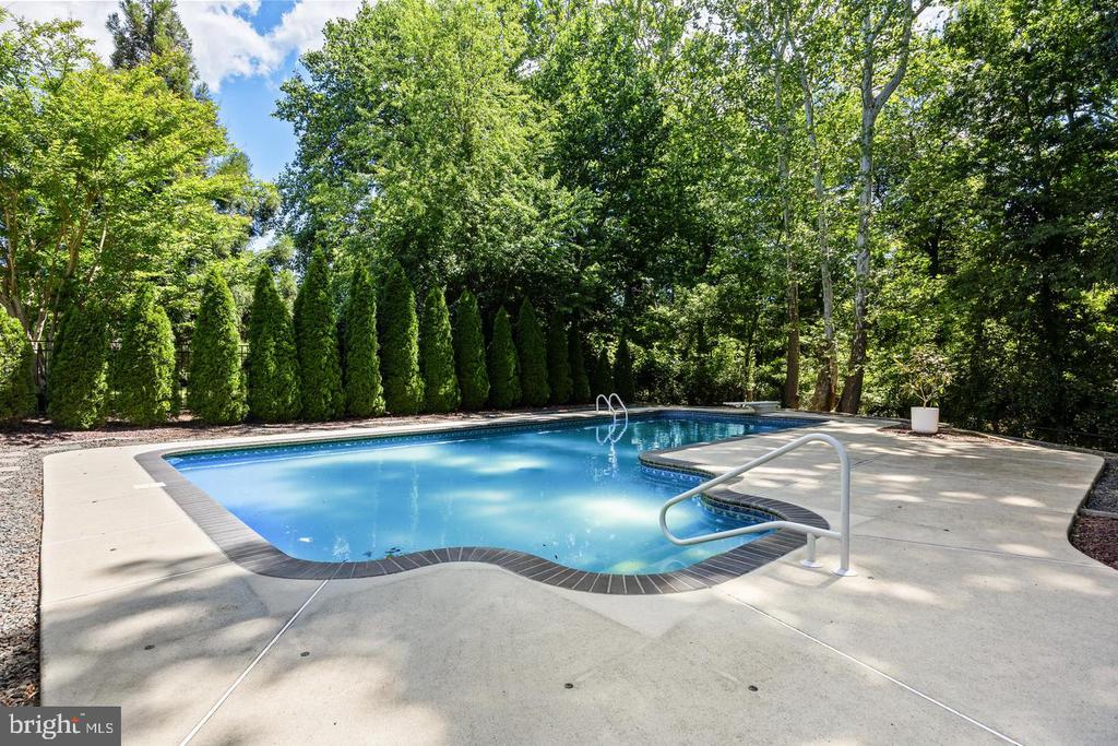 105 HICKORY COURT