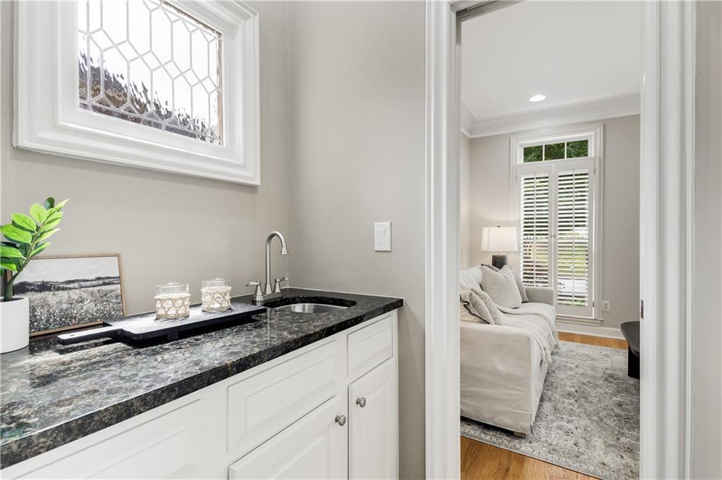 5705 Whitehall Walk