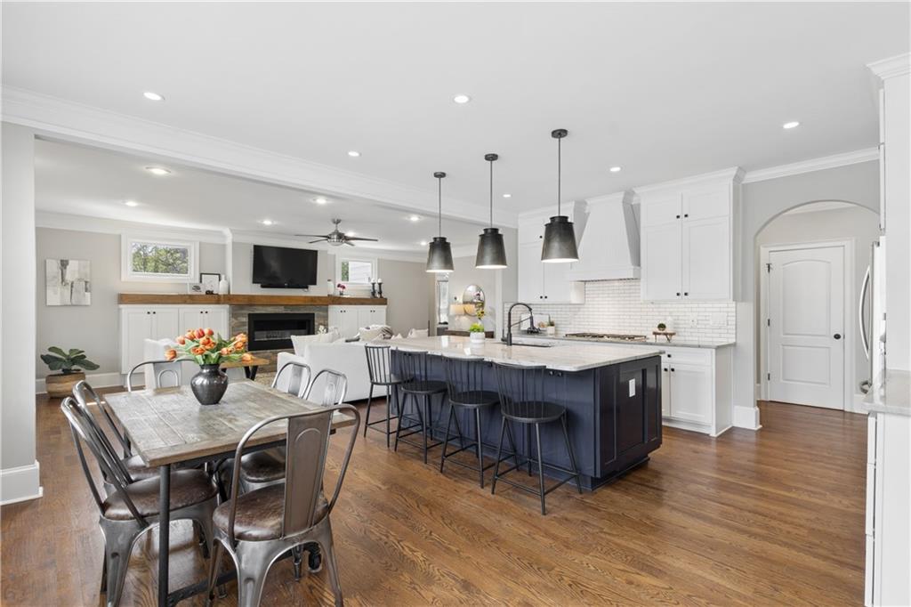 1903 Sandlewood Lane