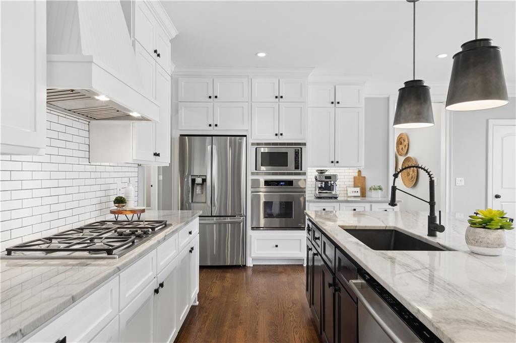 1903 Sandlewood Lane