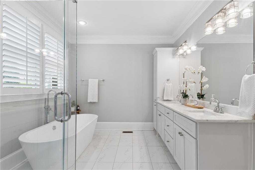 1903 Sandlewood Lane