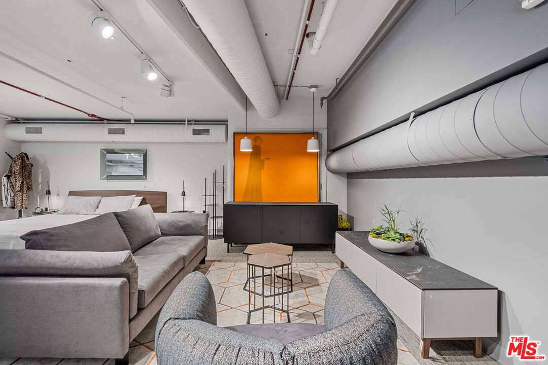 219 W Brannan St Unit: A