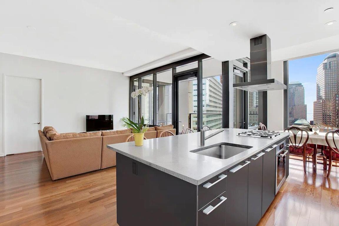 101 WARREN Street 2640