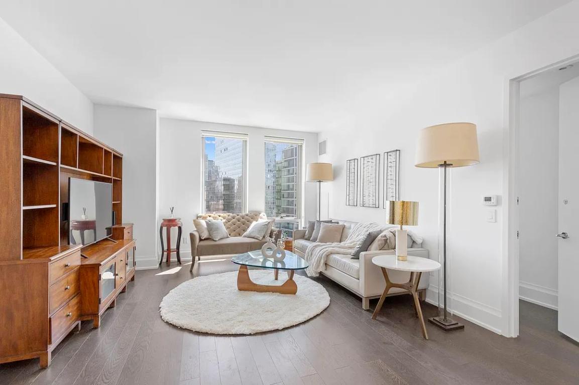 50 RIVERSIDE Boulevard 19C