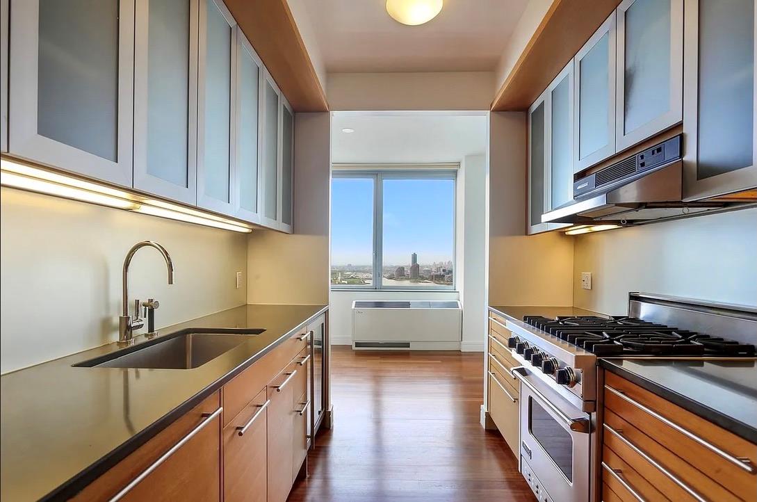 30 WEST Street 20F