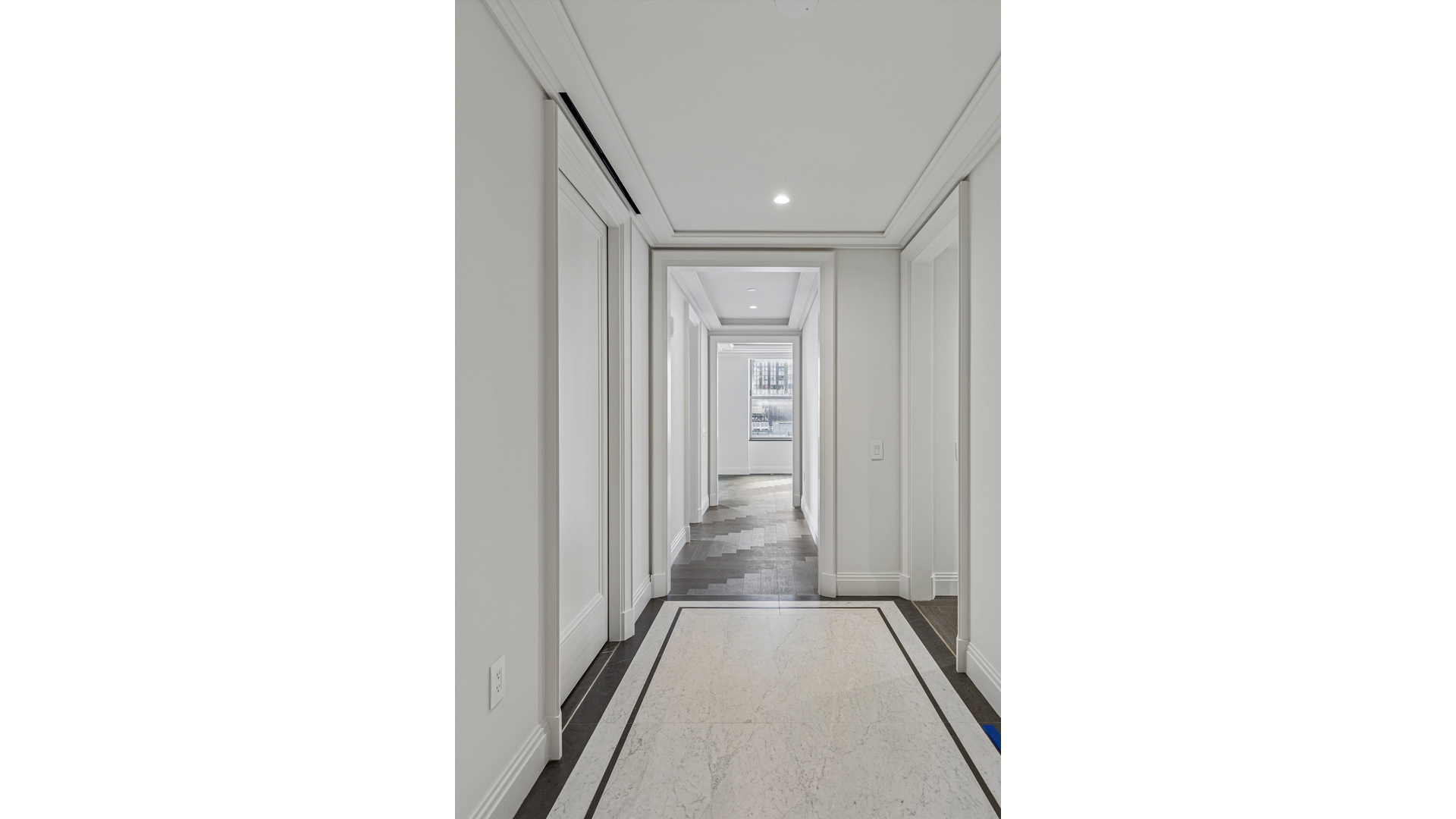 303 PARK Avenue 2811