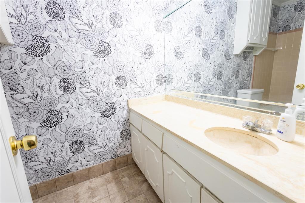 2525 NW 62nd Street Unit: 206